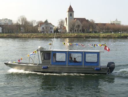 Mit dem Basler Rhytaxi (Rheintaxi,Wassertaxi)
erleben Sie auf entspannende Weise unseren Rhein
in Basel und Umgebung. 